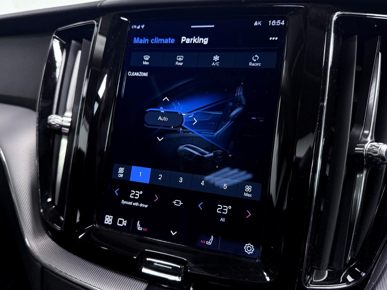 Used Volvo XC60 2022 for sale - 77143014: Photo 40