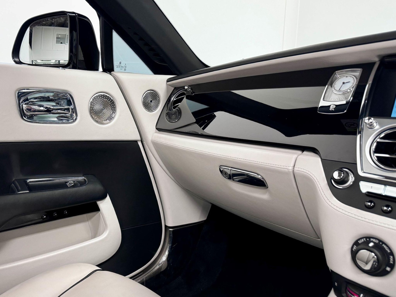 Used Rolls-Royce Silver Dawn 2016 for sale - 77671263: Photo 100