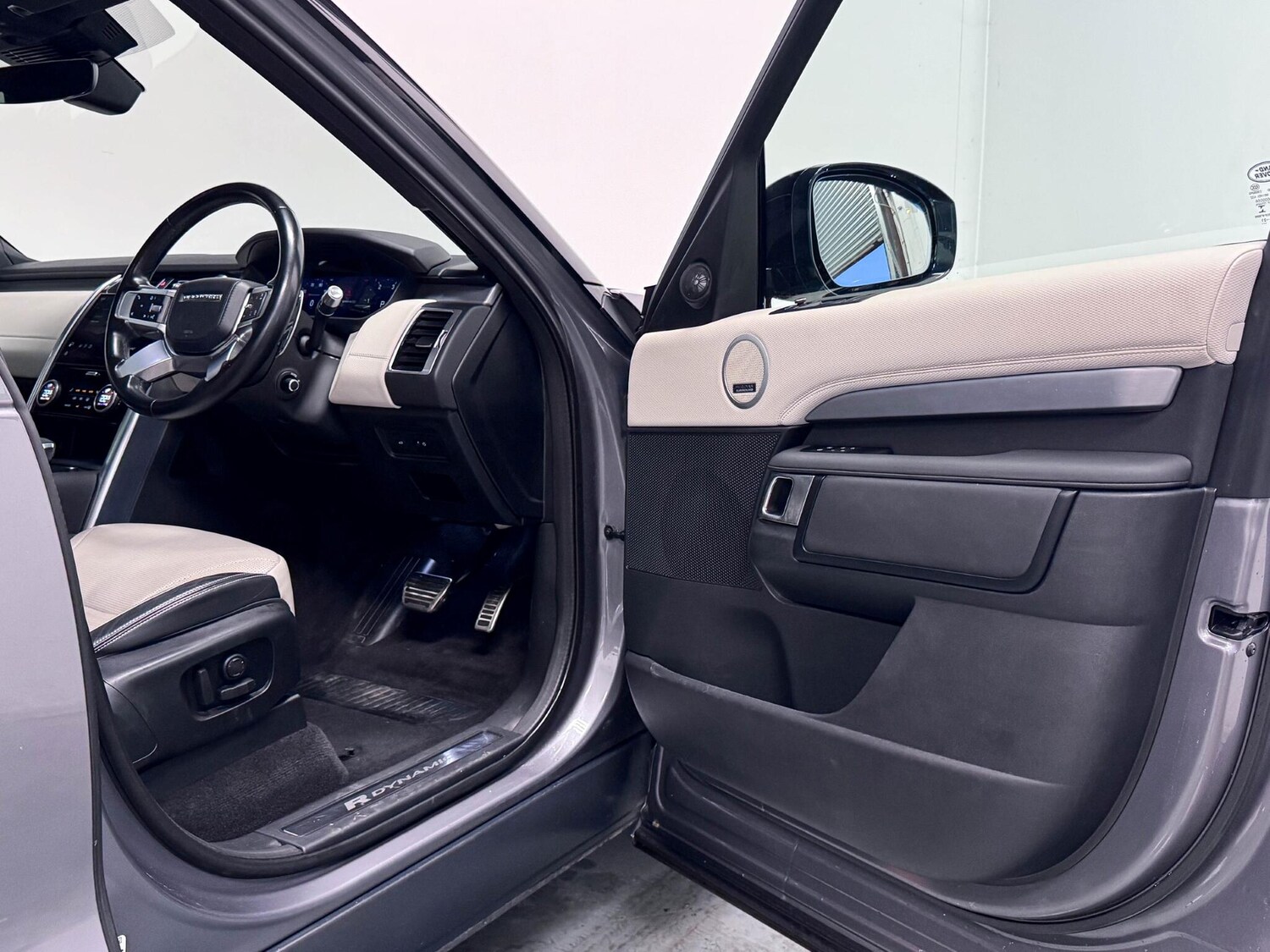 Used Land Rover Discovery 2022 for sale - 76886911: Photo 18