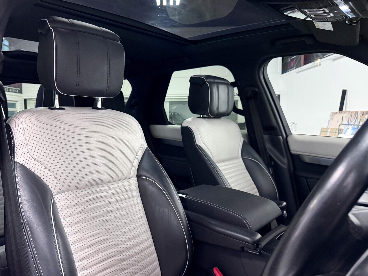 Used Land Rover Discovery 2022 for sale - 76886911: Photo 27