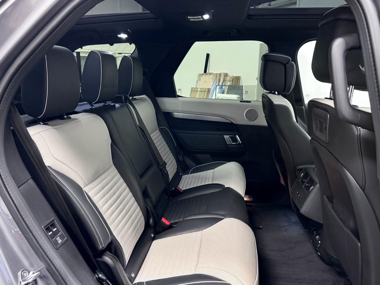 Used Land Rover Discovery 2022 for sale - 76886911: Photo 30