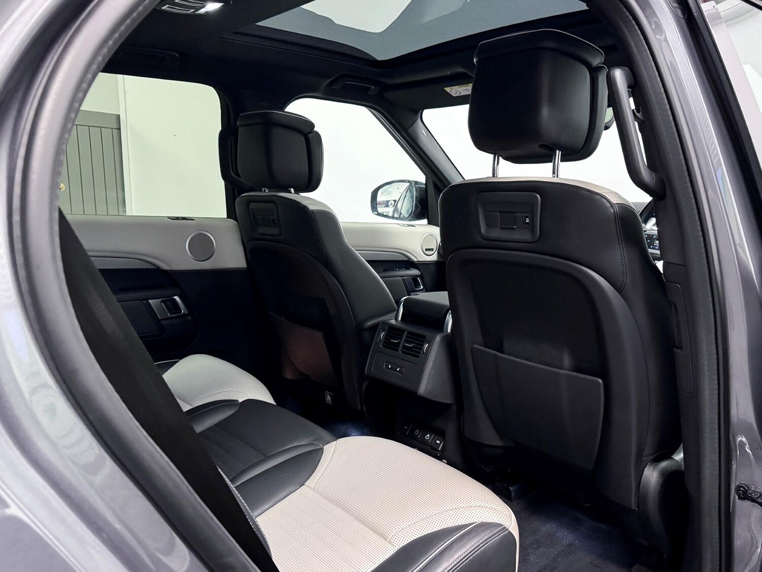 Used Land Rover Discovery 2022 for sale - 76886911: Photo 31