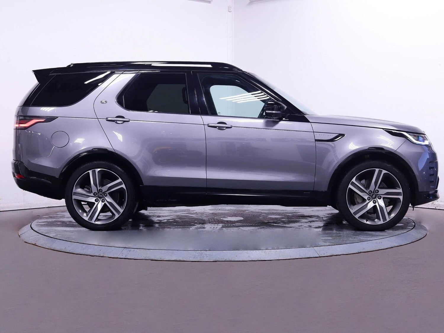 Used Land Rover Discovery 2022 for sale - 76886911: Photo 8