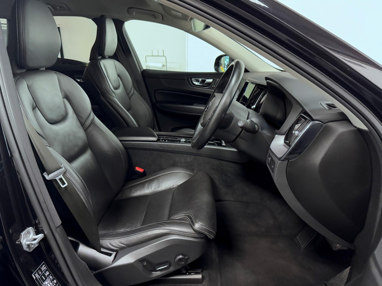 Used Volvo XC60 2021 for sale - 76189126: Photo 23