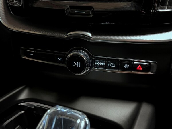 Used Volvo XC60 2021 for sale - 76189126: Photo 33