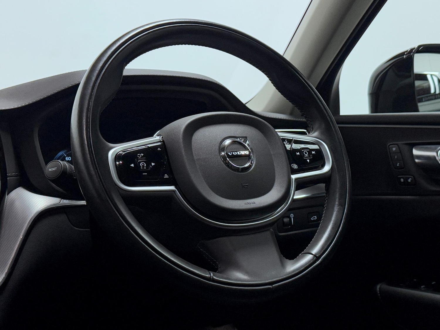 Used Volvo XC60 2021 for sale - 76189126: Photo 35