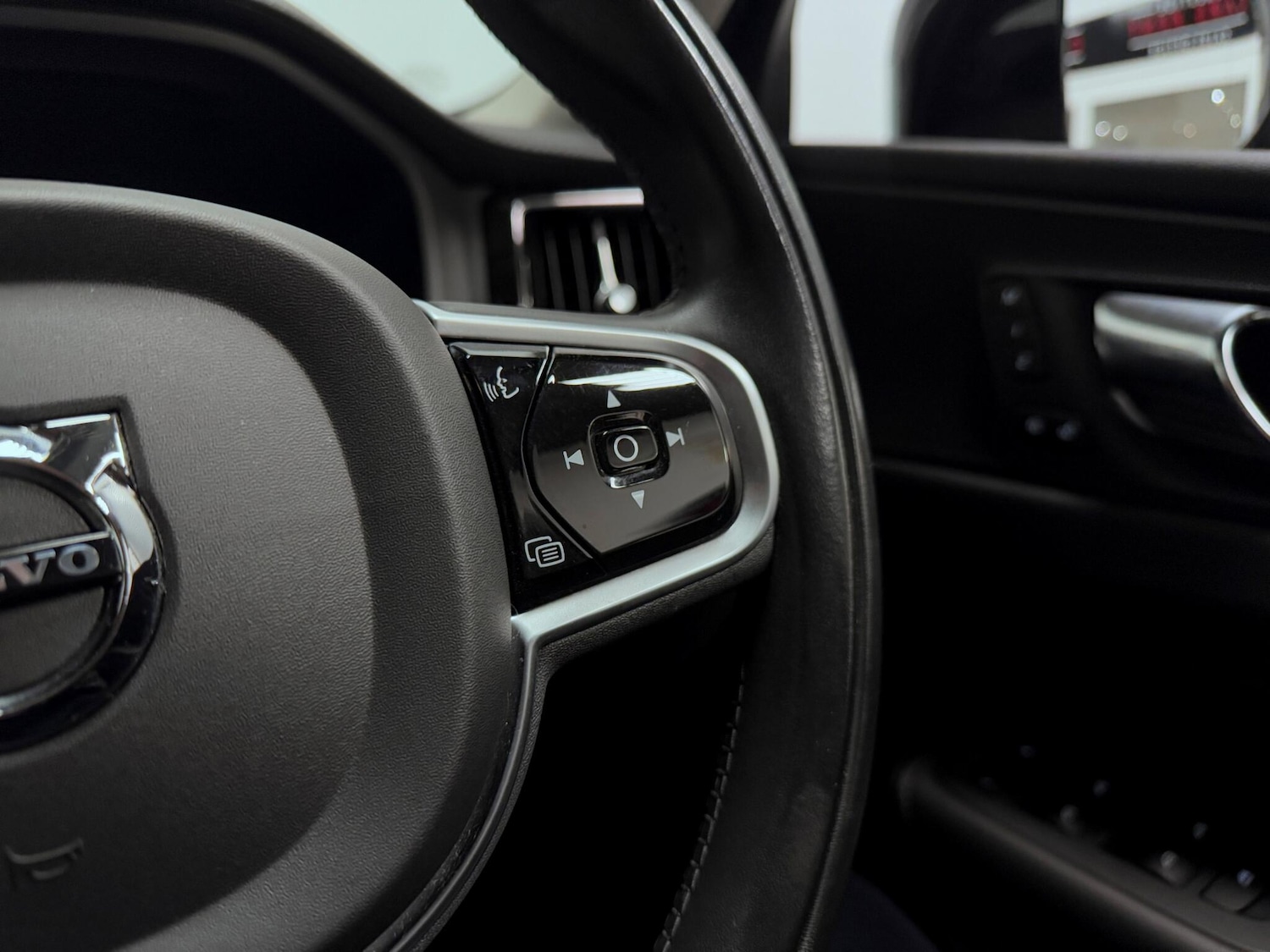 Used Volvo XC60 2021 for sale - 76189126: Photo 39