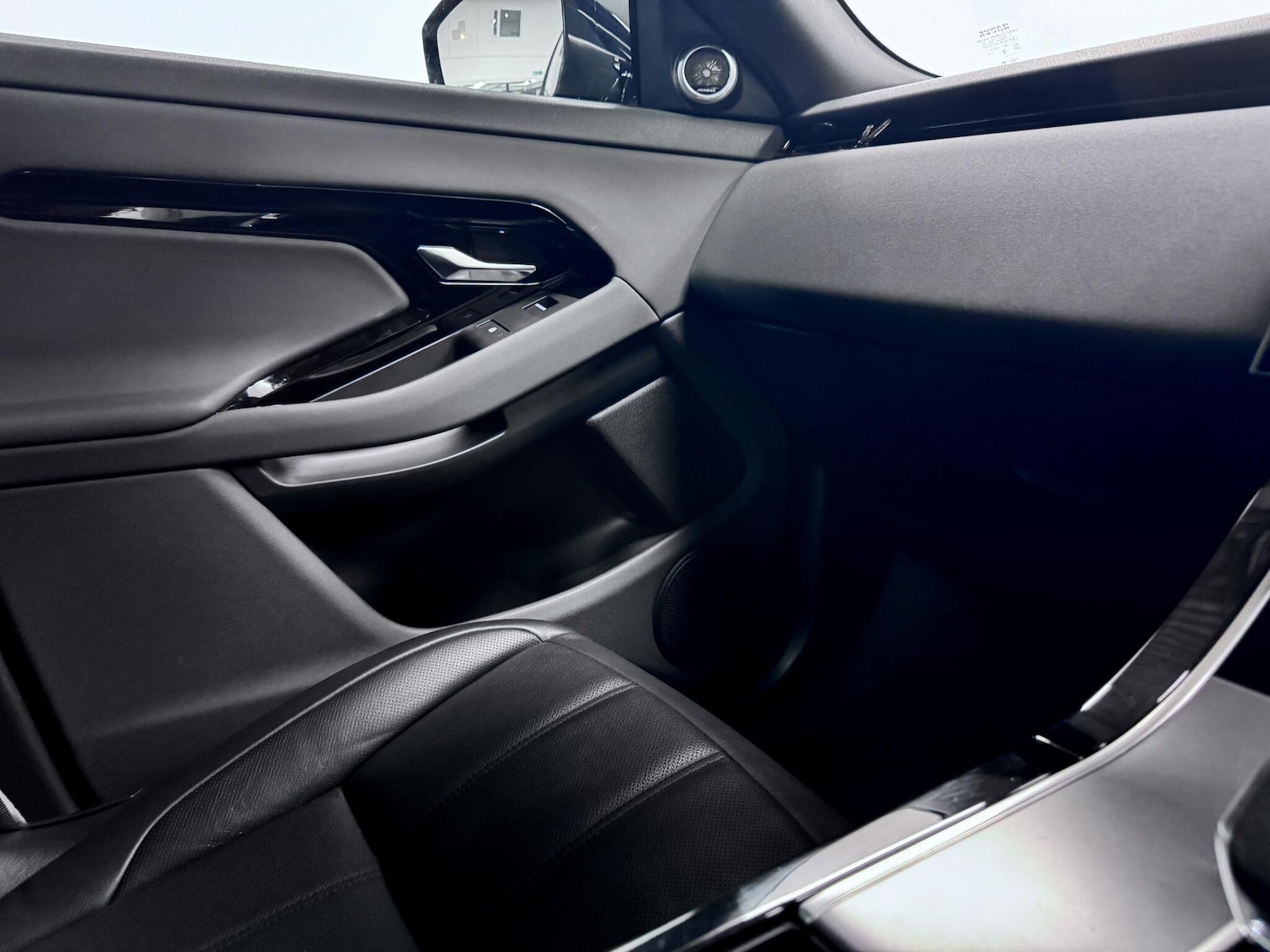 Used Land Rover Range Rover Evoque 2024 for sale - 77585610: Photo 33