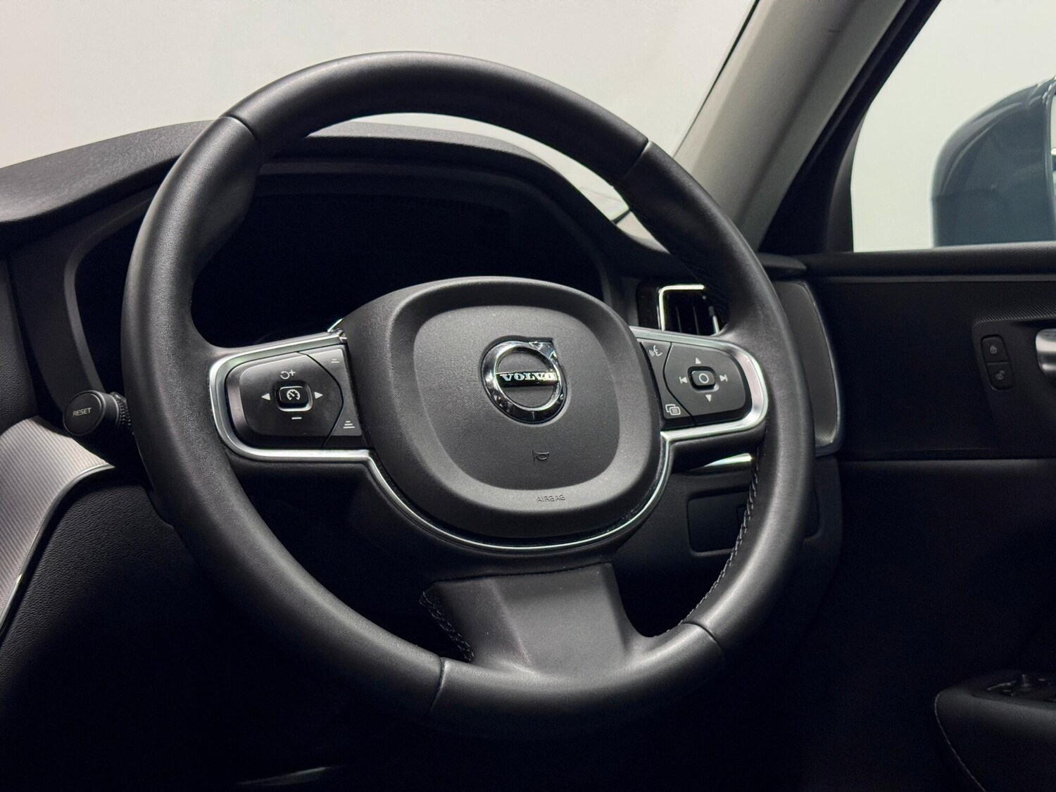 Used Volvo XC60 2022 for sale - 77191618: Photo 32