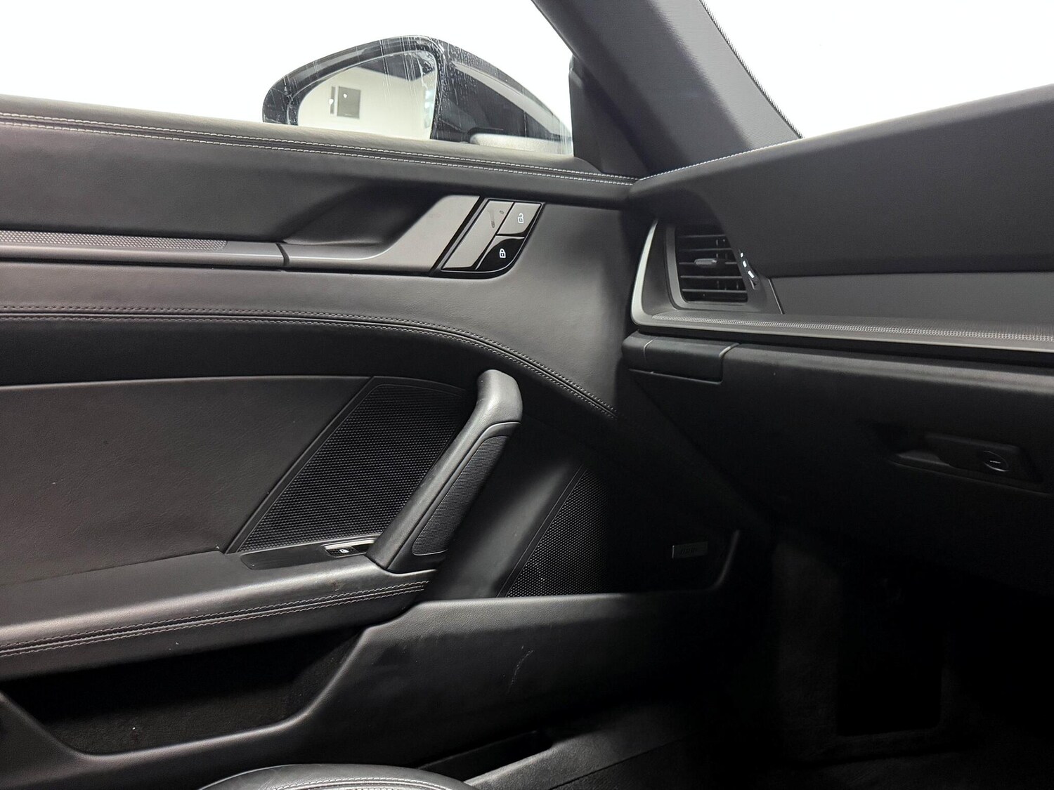 Used Porsche 911 for sale - 75977560: Photo 24