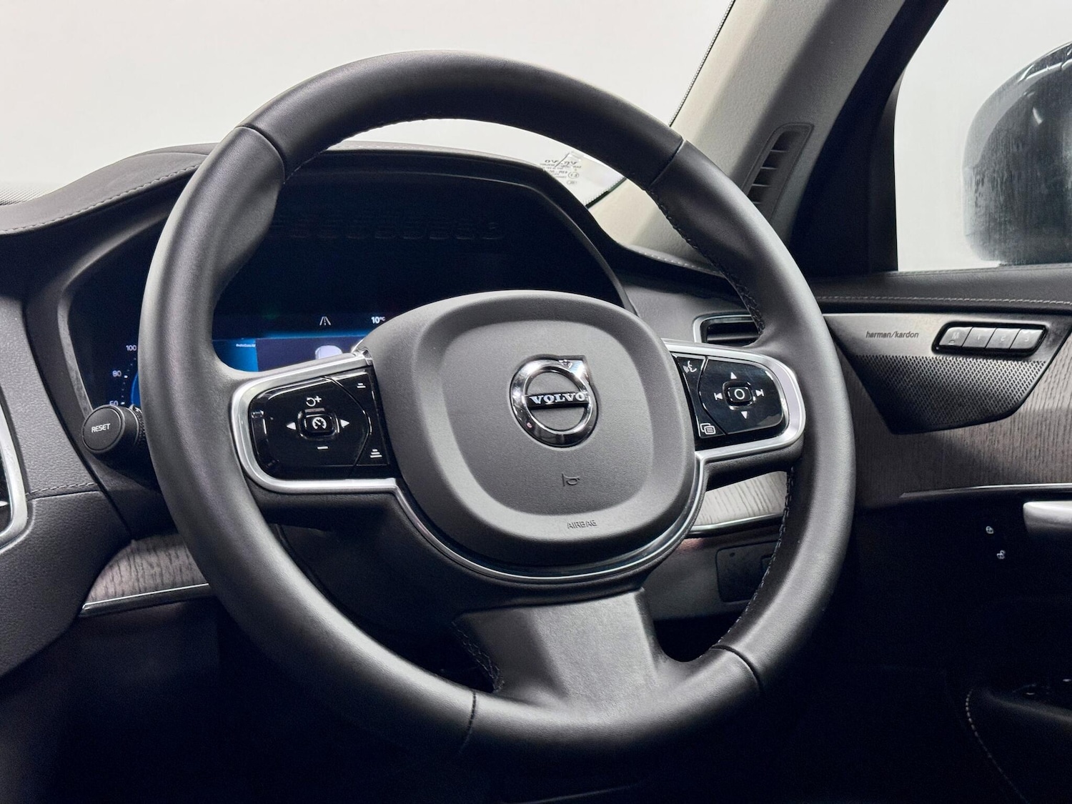 Used Volvo XC90 2022 for sale - 77993358: Photo 35