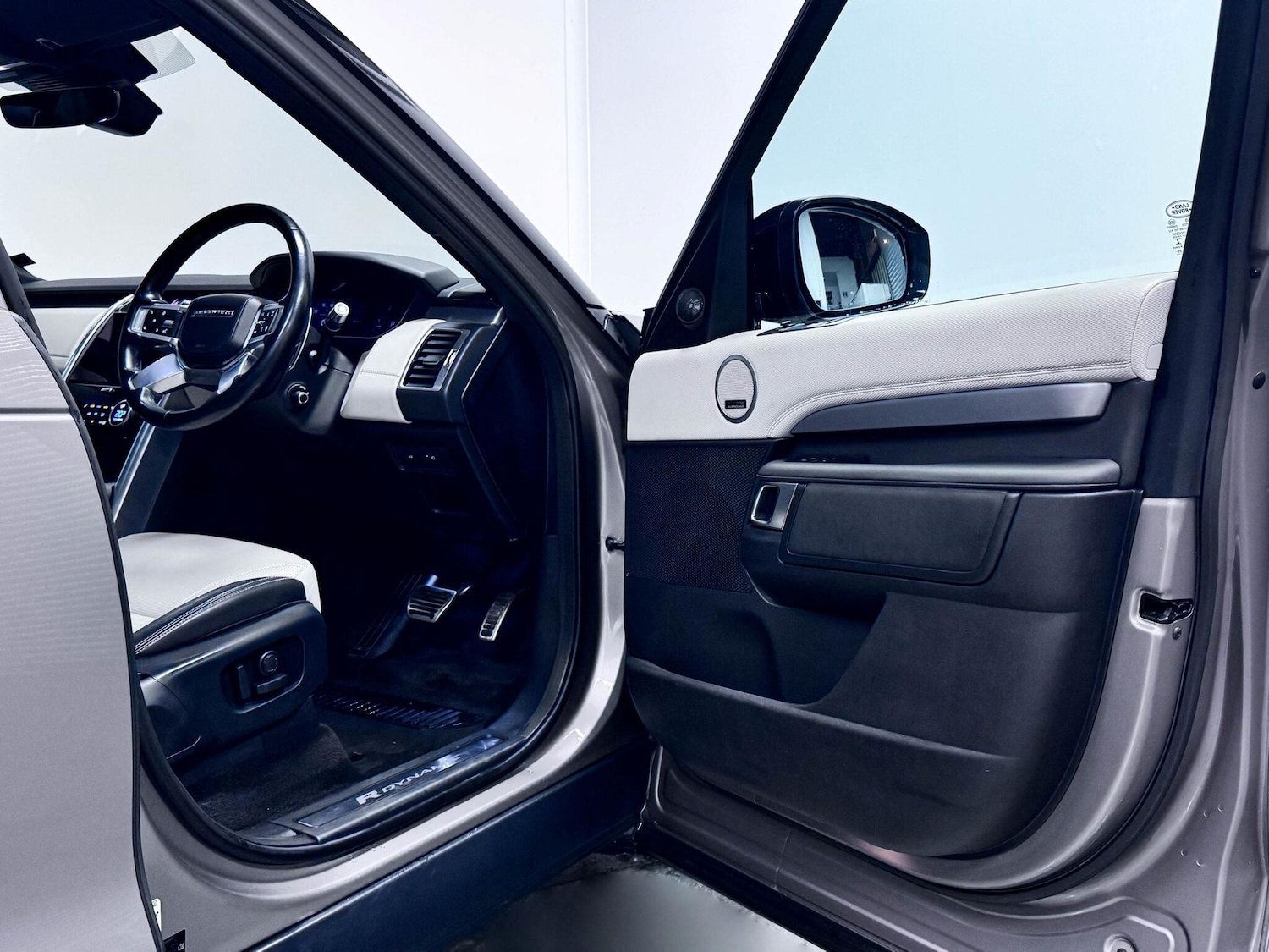 Used Land Rover Discovery 2021 for sale - 77411859: Photo 17