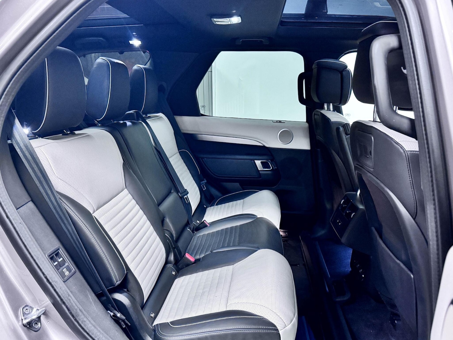 Used Land Rover Discovery 2021 for sale - 77411859: Photo 28