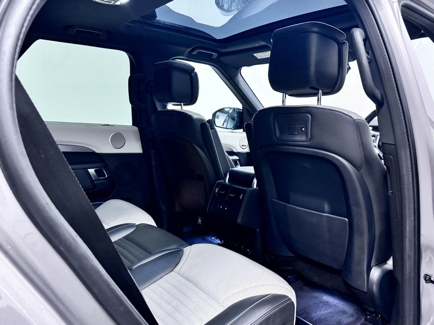 Used Land Rover Discovery 2021 for sale - 77411859: Photo 29