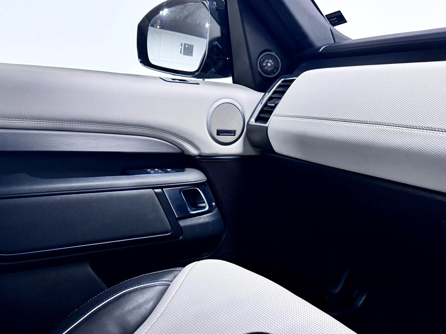 Used Land Rover Discovery 2021 for sale - 77411859: Photo 32