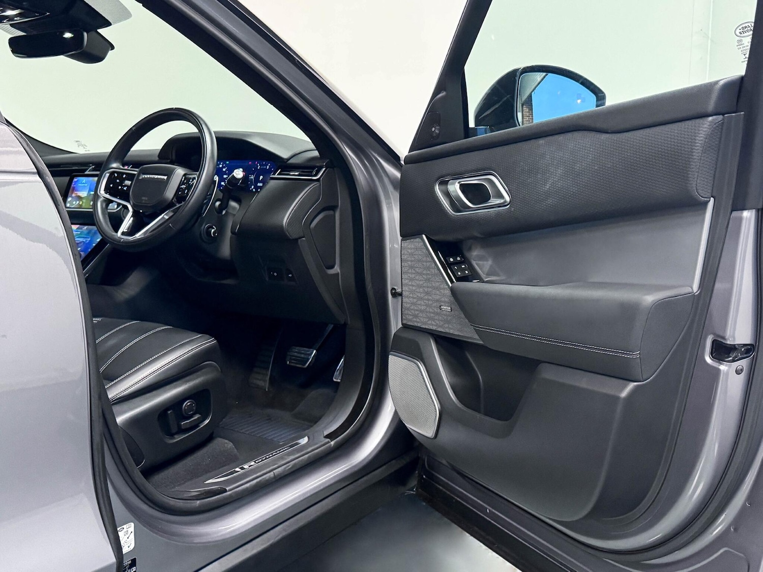 Used Land Rover Range Rover Velar 2021 for sale - 76913463: Photo 14