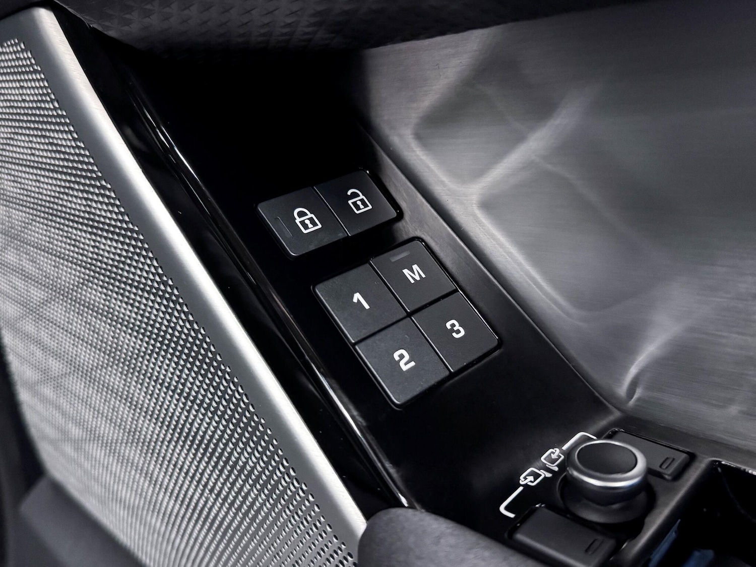 Used Land Rover Range Rover Velar 2021 for sale - 76913463: Photo 16