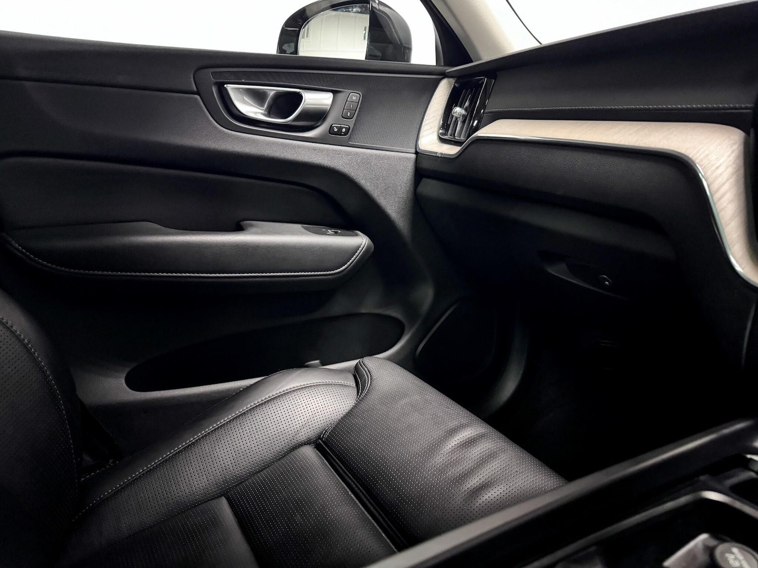 Used Volvo XC60 2020 for sale - 77511025: Photo 35