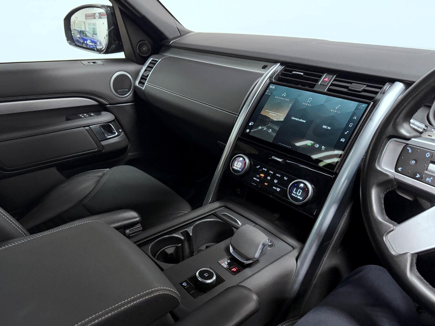 Used Land Rover Discovery 2021 for sale - 76337076: Photo 32