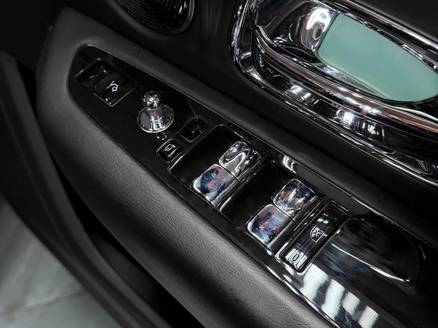 Used Rolls-Royce Cullinan for sale - 76201137: Photo 24