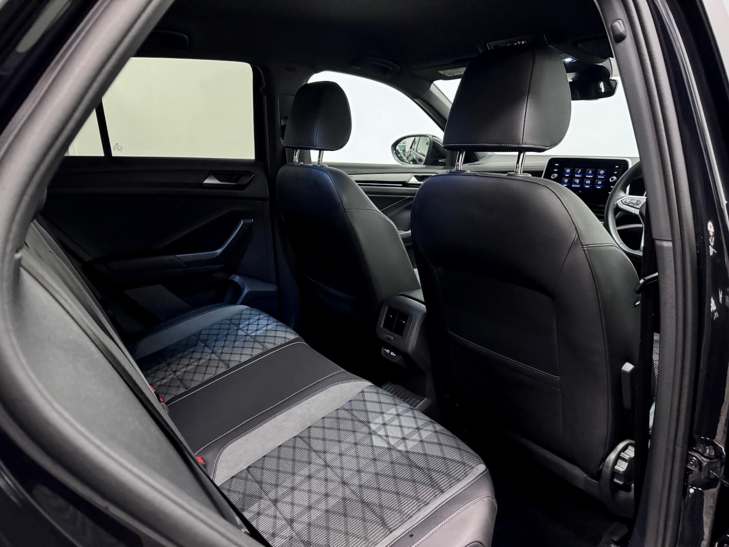 Used Volkswagen T-Roc 2024 for sale - 77510326: Photo 22