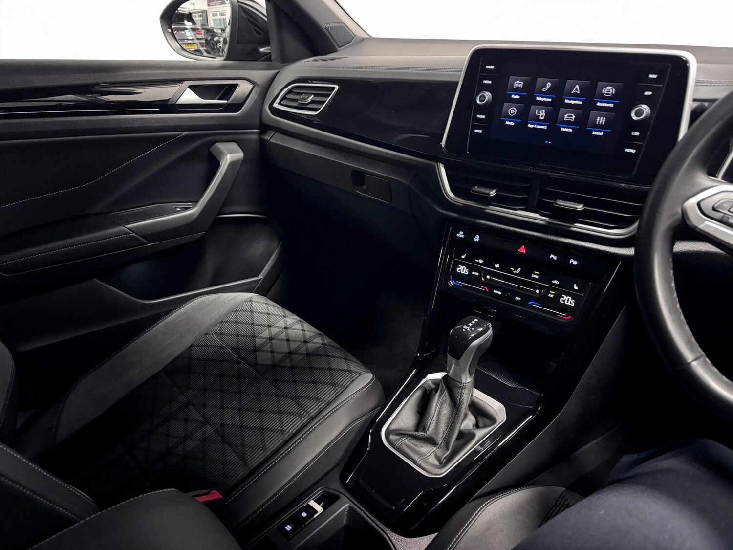 Used Volkswagen T-Roc 2024 for sale - 77510326: Photo 24