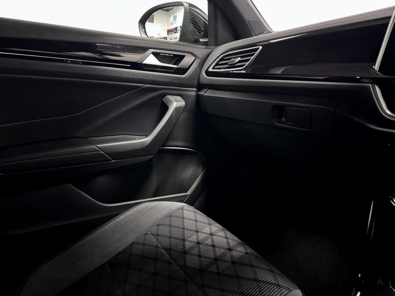 Used Volkswagen T-Roc 2024 for sale - 77510326: Photo 26