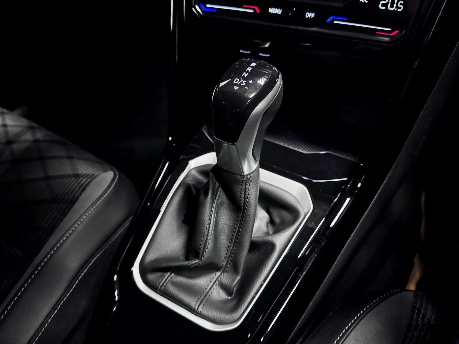 Used Volkswagen T-Roc 2024 for sale - 77510326: Photo 28