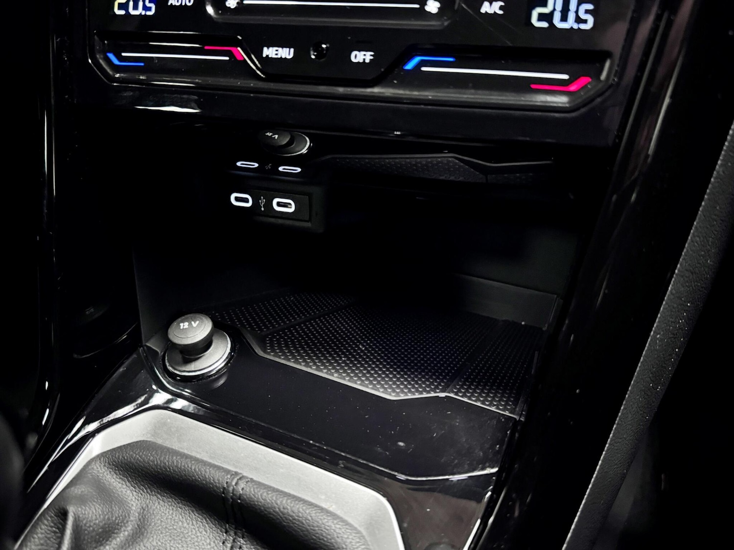 Used Volkswagen T-Roc 2024 for sale - 77510326: Photo 29