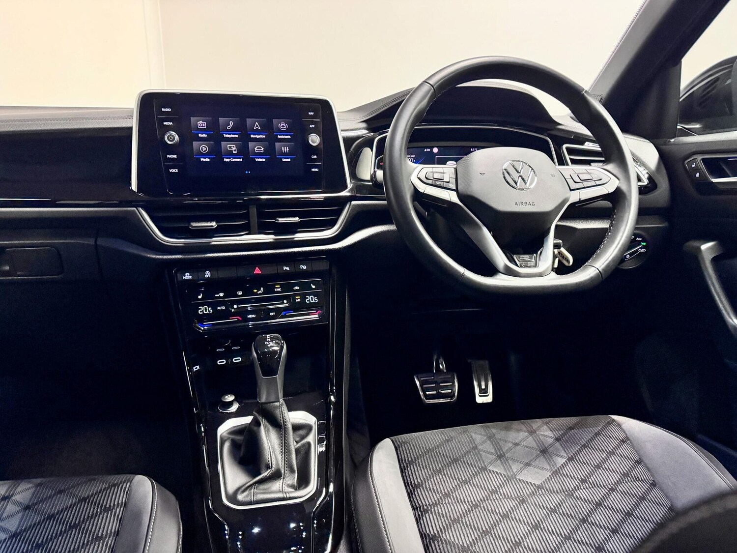 Used Volkswagen T-Roc 2024 for sale - 77510326: Photo 31