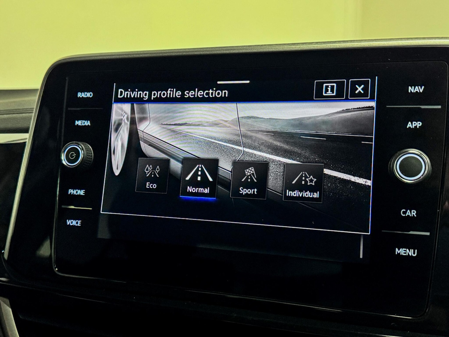 Used Volkswagen T-Roc 2024 for sale - 77510326: Photo 42