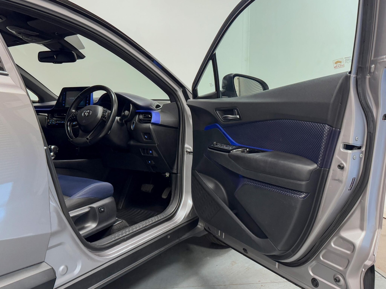 Used Toyota C-HR 2017 for sale - 75990505: Photo 14