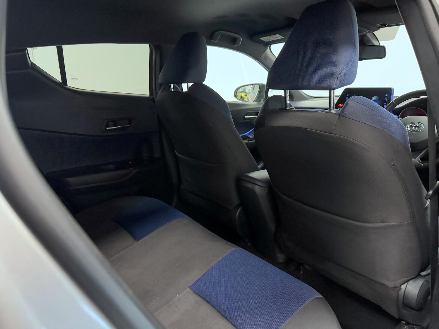 Used Toyota C-HR 2017 for sale - 75990505: Photo 24