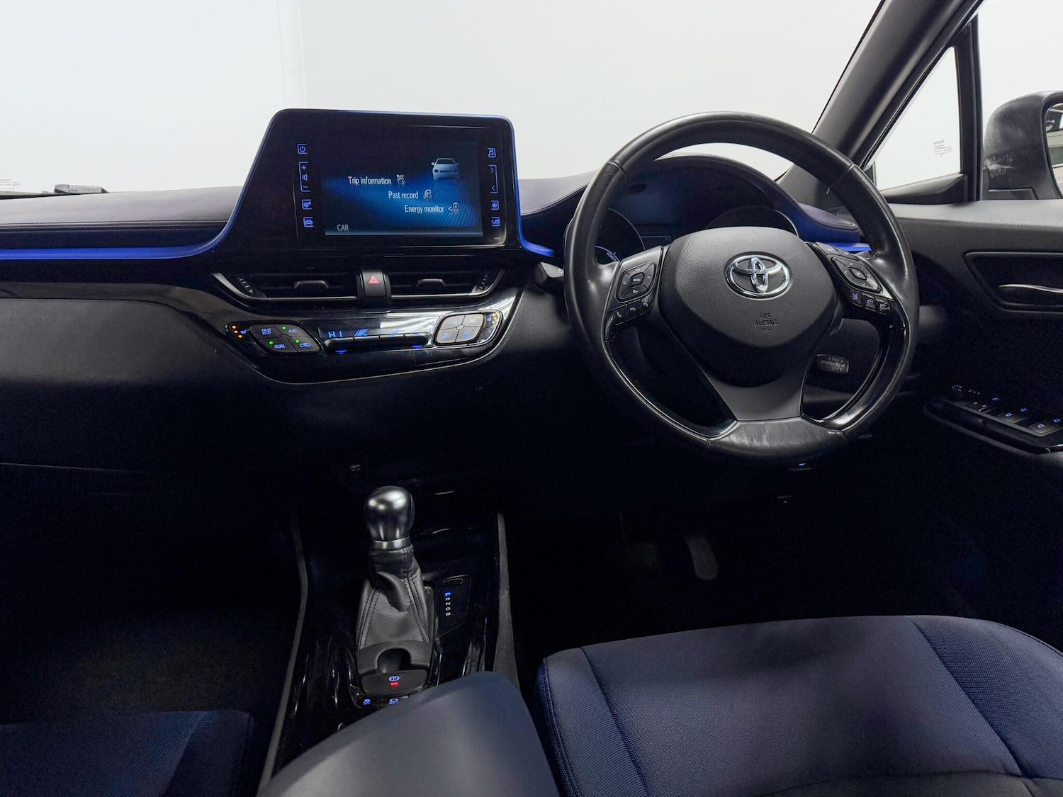 Used Toyota C-HR 2017 for sale - 75990505: Photo 32