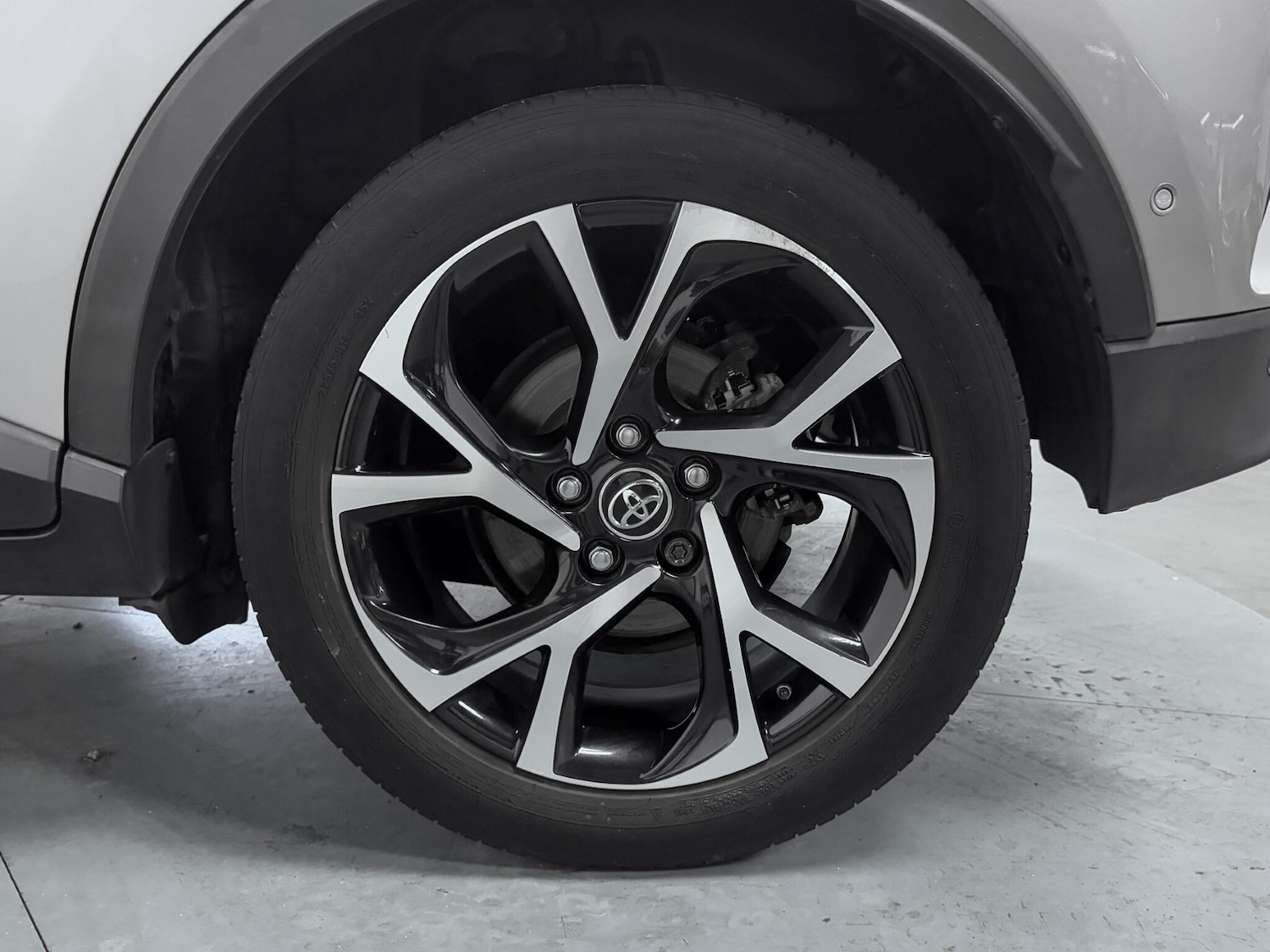 Used Toyota C-HR 2017 for sale - 75990505: Photo 50
