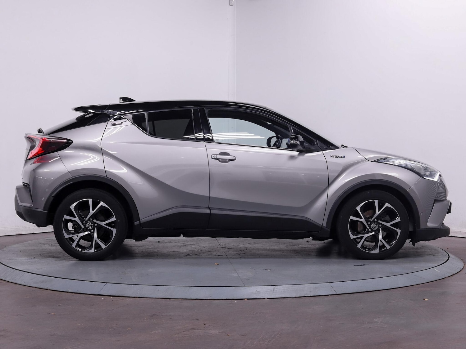Used Toyota C-HR 2017 for sale - 75990505: Photo 8