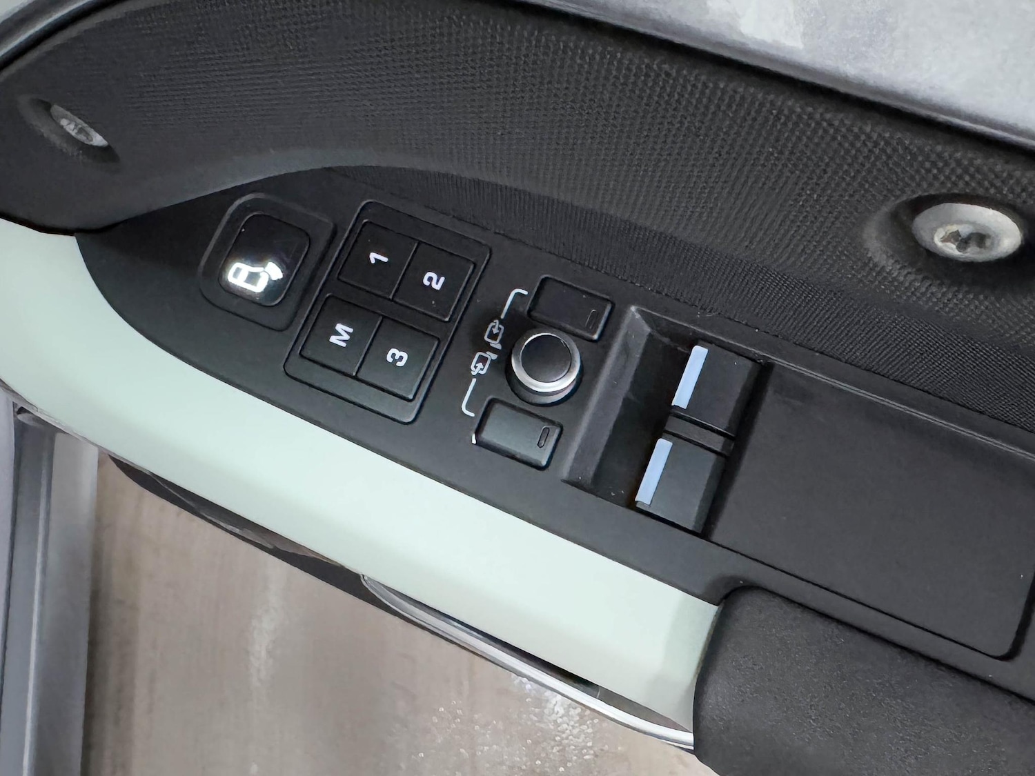 Used Land Rover Defender 90 2021 for sale - 74596161: Photo 28