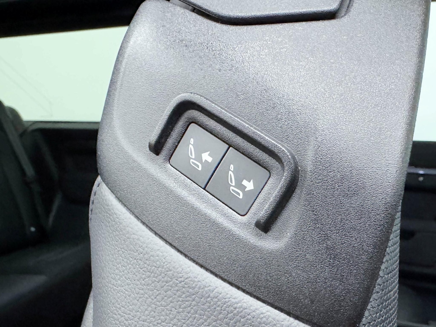 Used Land Rover Defender 90 2021 for sale - 74596161: Photo 34