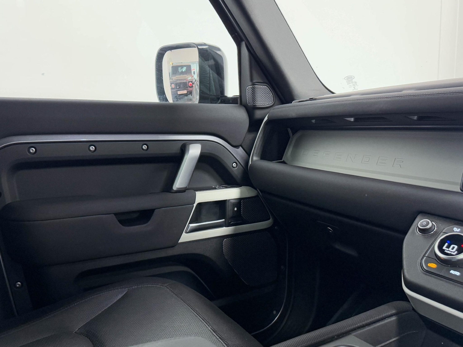 Used Land Rover Defender 90 2021 for sale - 74596161: Photo 37