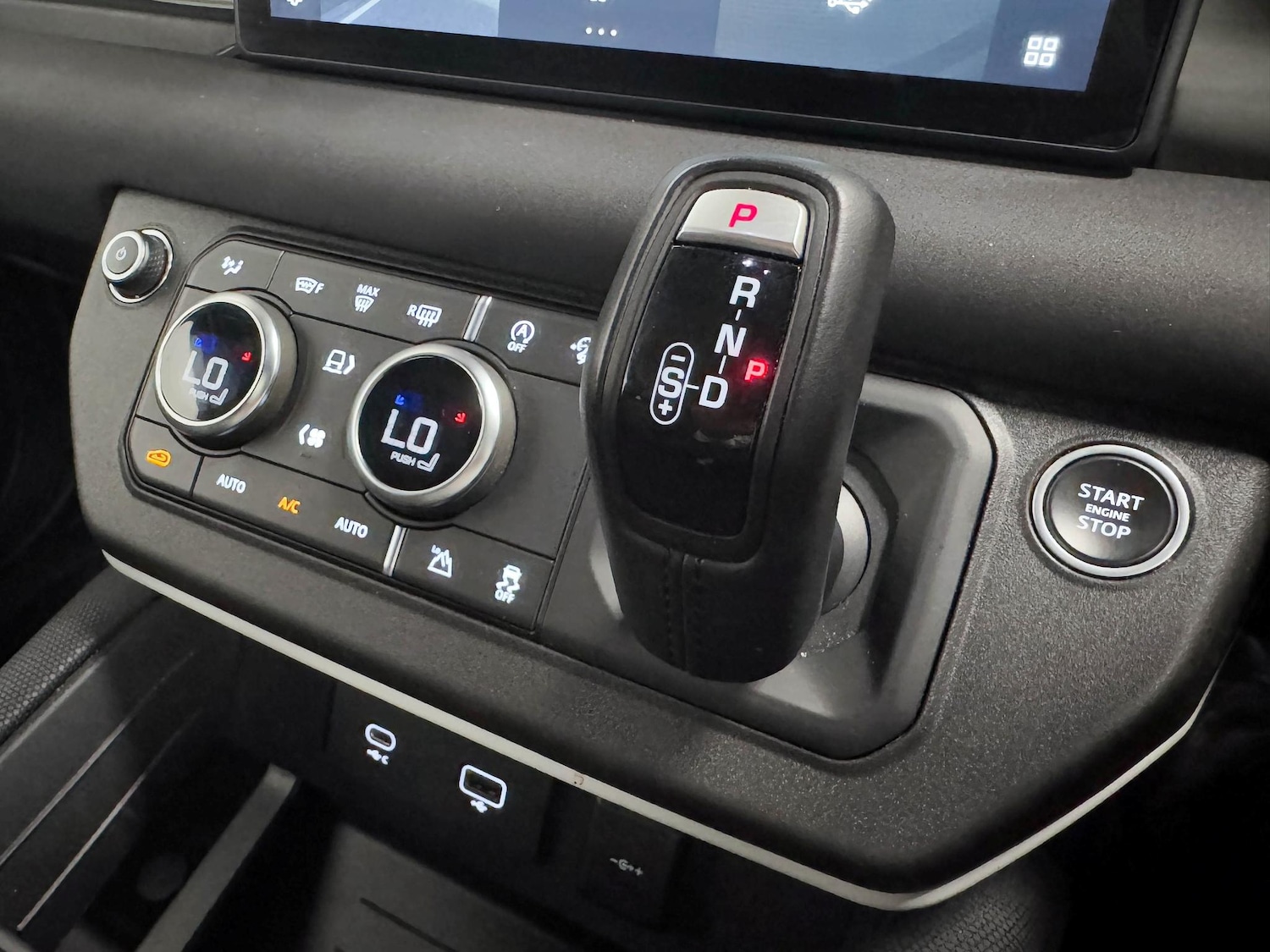 Used Land Rover Defender 90 2021 for sale - 74596161: Photo 43