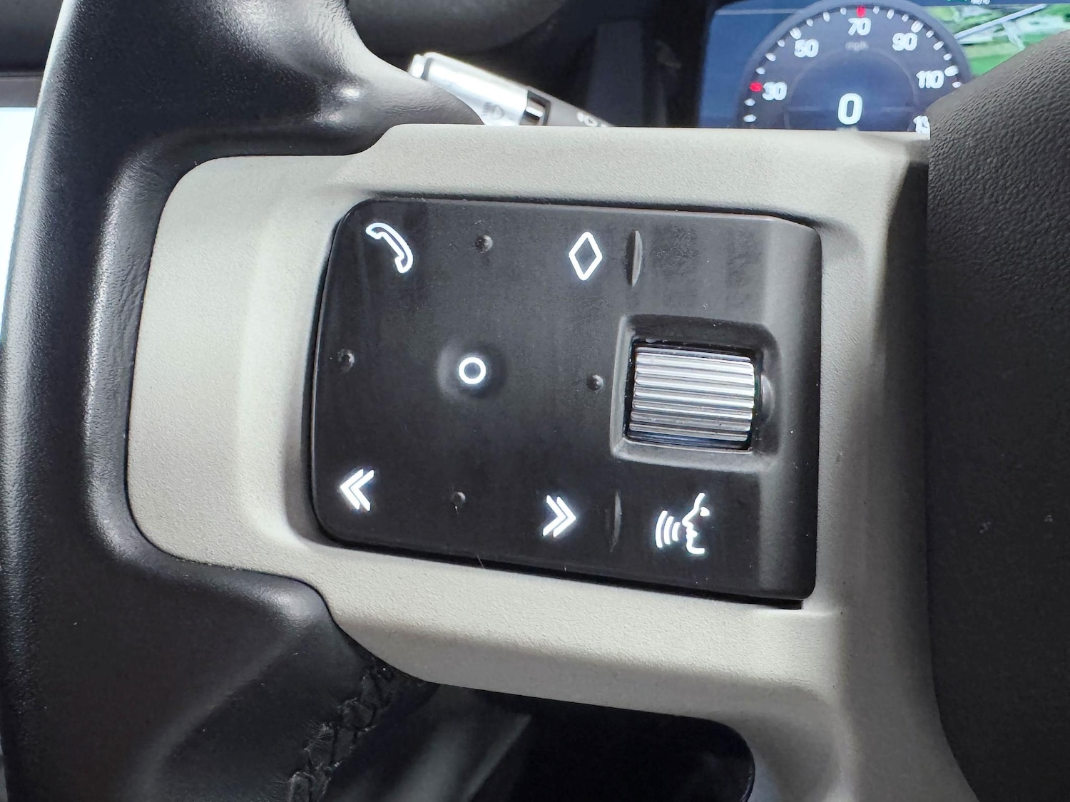 Used Land Rover Defender 90 2021 for sale - 74596161: Photo 48