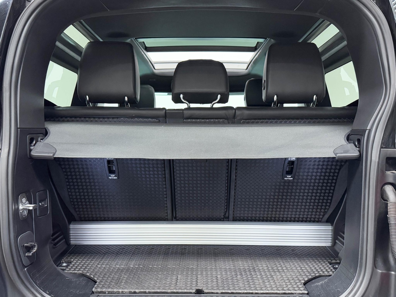 Used Land Rover Defender 90 2021 for sale - 74596161: Photo 8