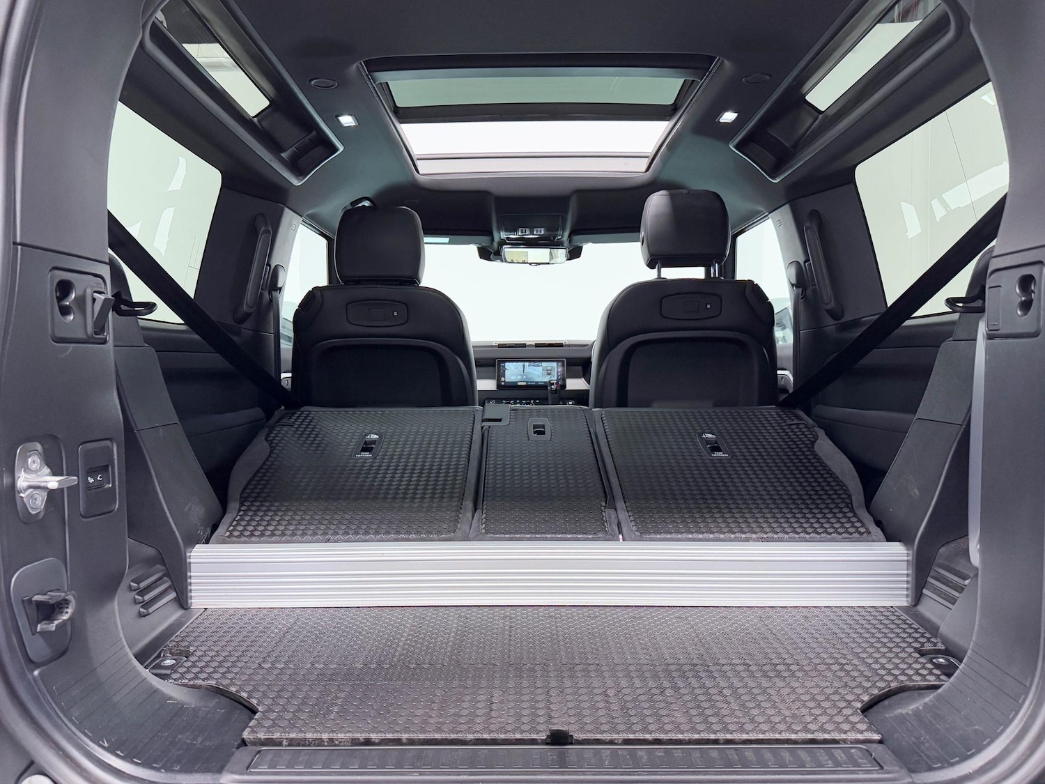 Used Land Rover Defender 90 2021 for sale - 74596161: Photo 9