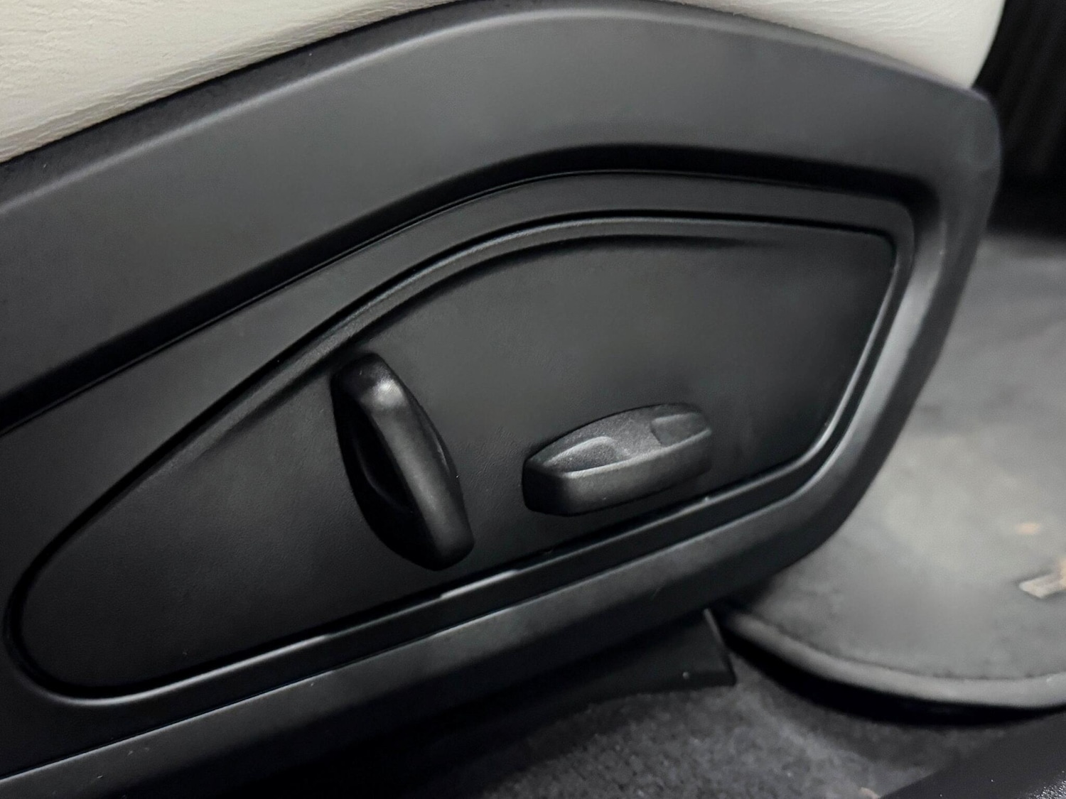 Used Porsche Taycan 2021 for sale - 76666833: Photo 19