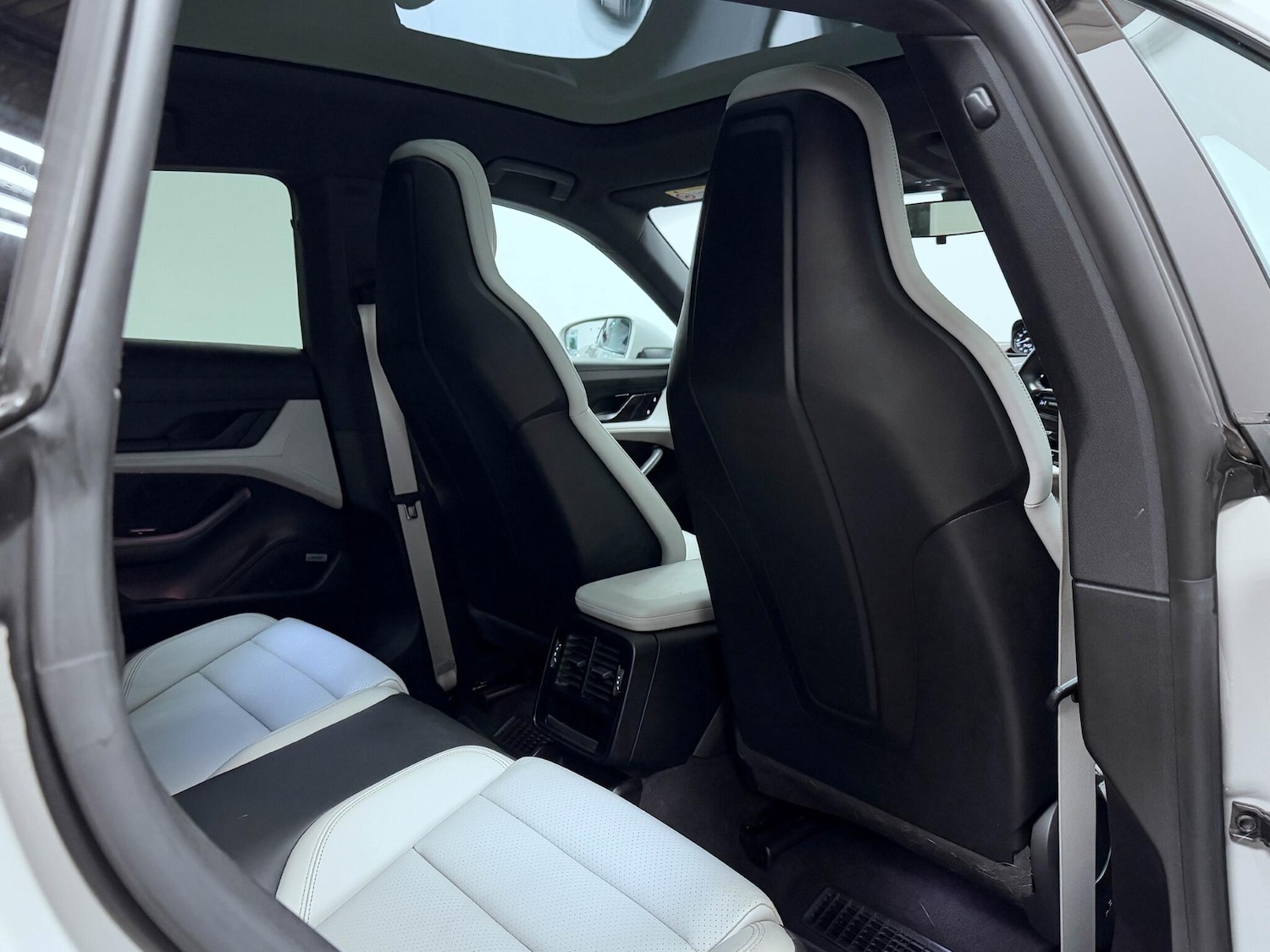 Used Porsche Taycan 2021 for sale - 76666833: Photo 27