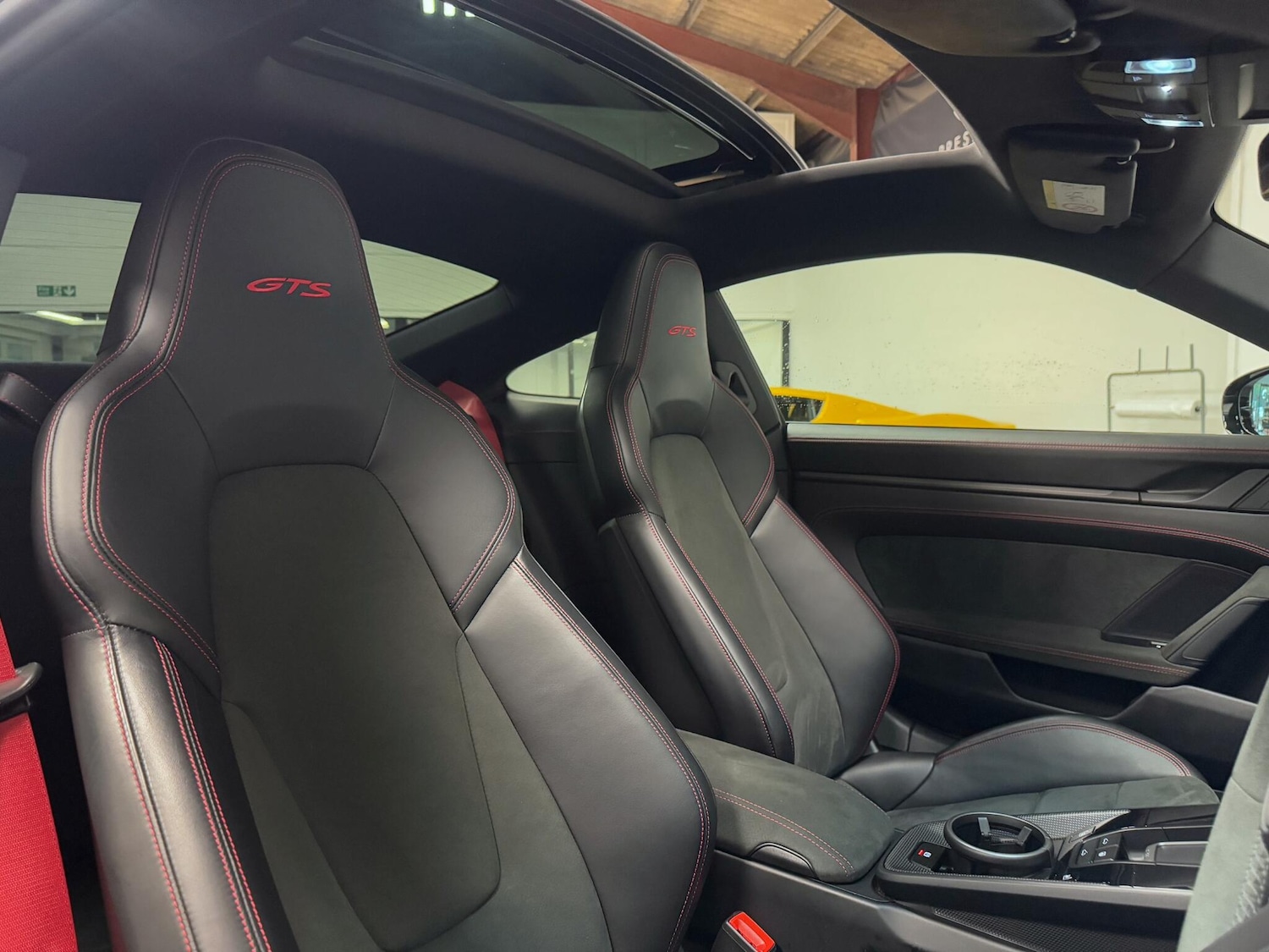 Used Porsche 911 2024 for sale - 76371254: Photo 26