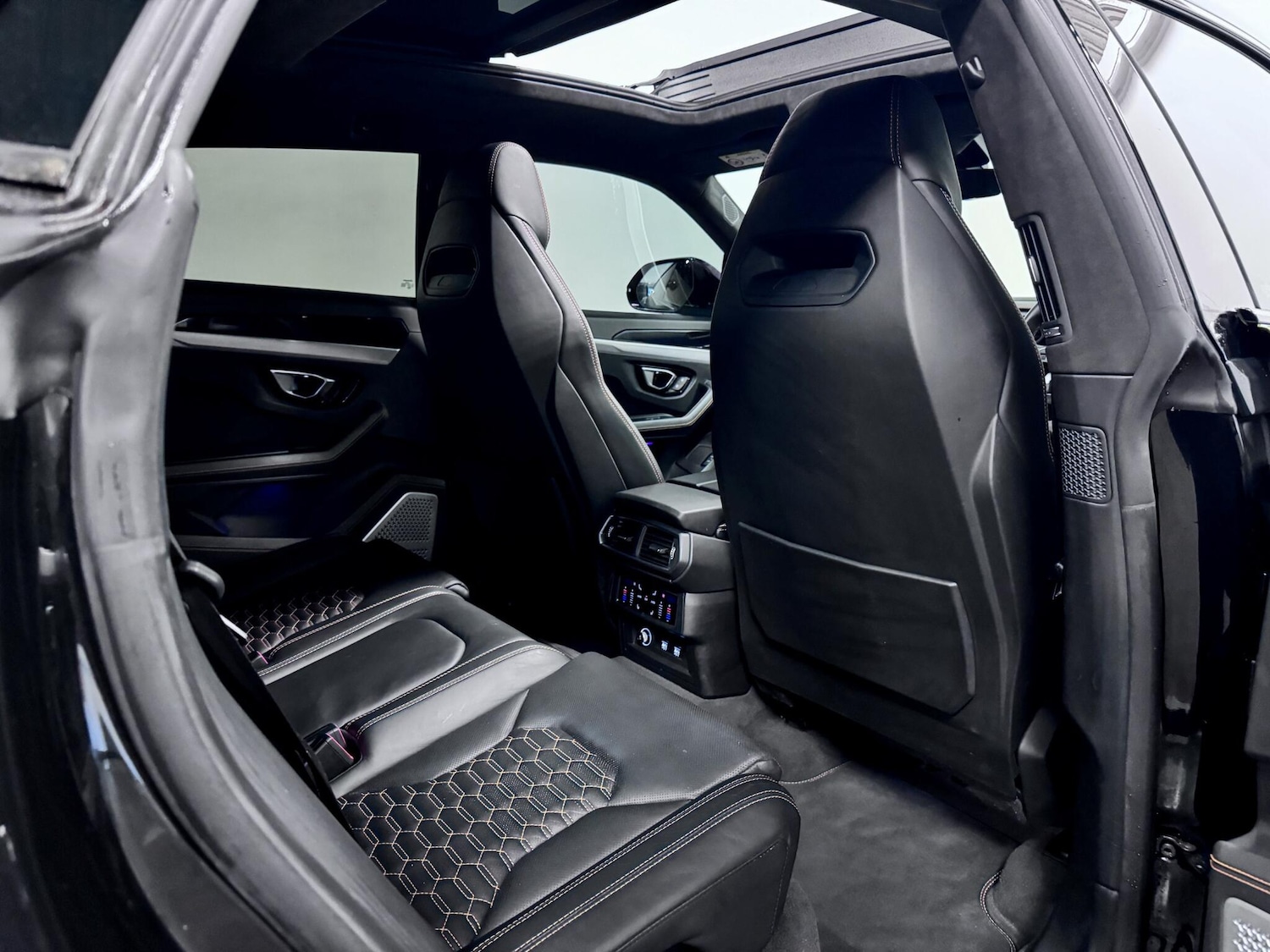 Used Lamborghini Urus 2021 for sale - 78086431: Photo 30