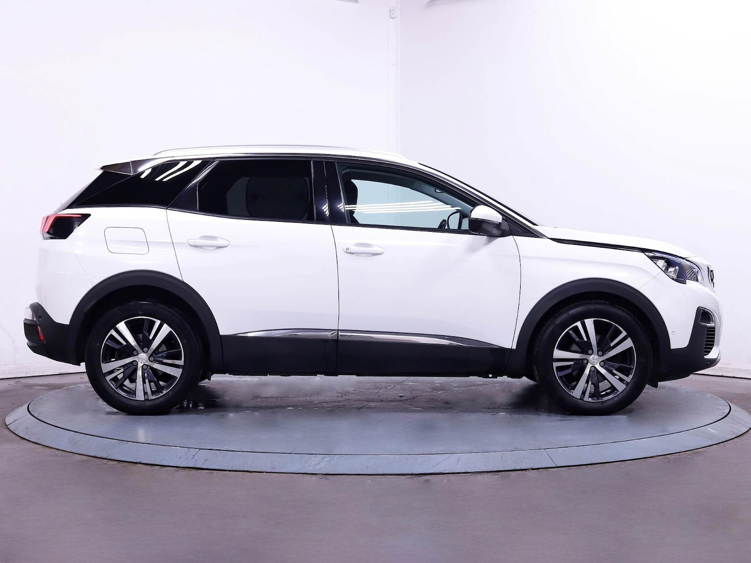 Used Peugeot 3008 2018 for sale - 76226252: Photo 8
