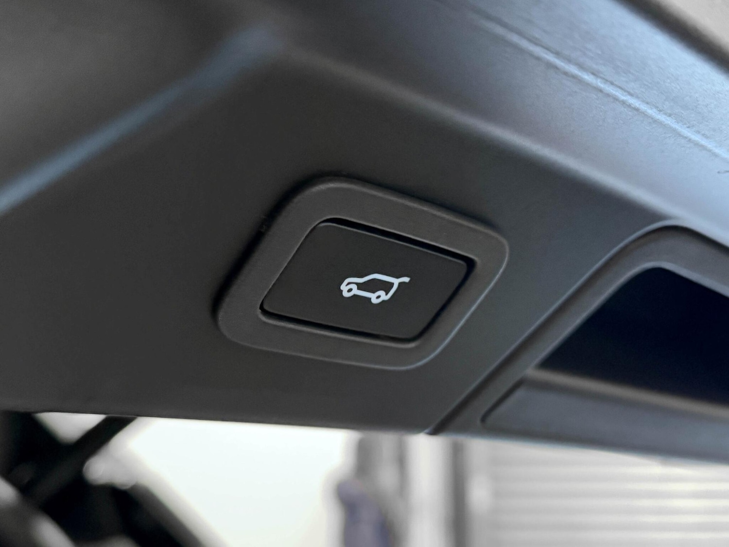 Used Land Rover Range Rover Velar 2022 for sale - 76472906: Photo 13