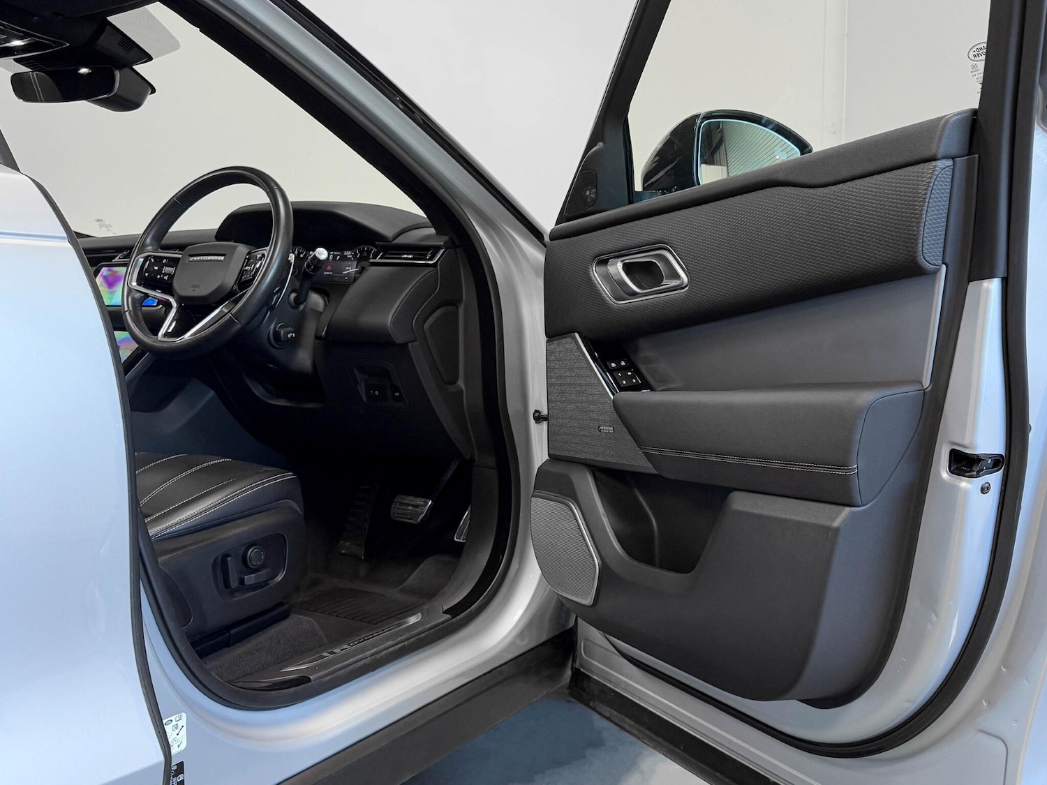 Used Land Rover Range Rover Velar 2022 for sale - 76472906: Photo 14